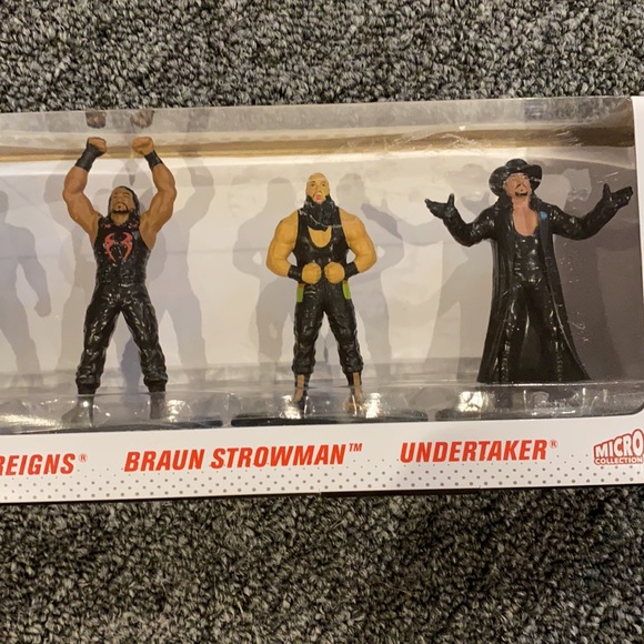 WWF mini figures - Picture 3 of 3